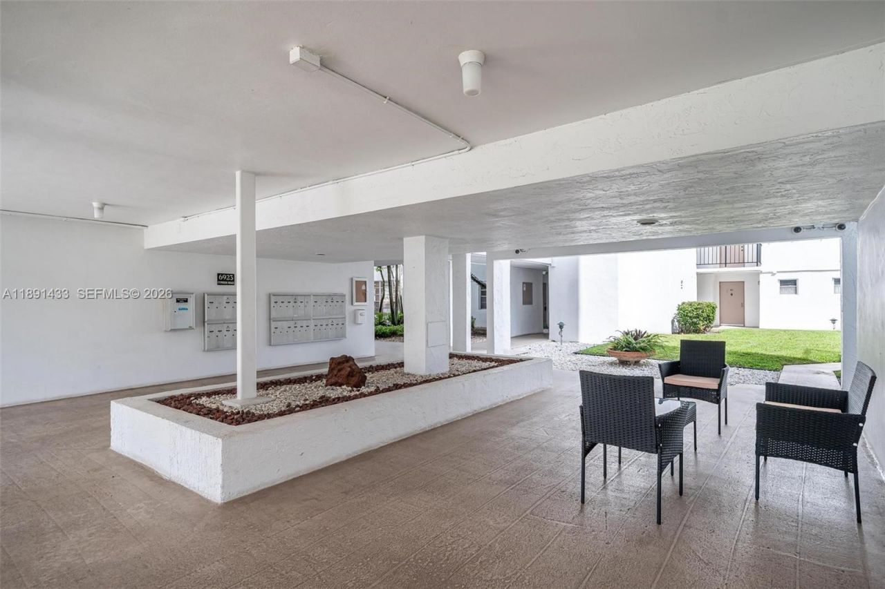 6923 Cypress Rd, Unit C12, Plantation, FL 33317 Photo