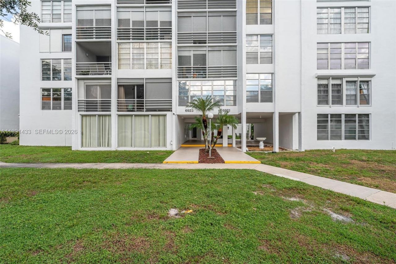 6923 Cypress Rd, Unit C12, Plantation, FL 33317 Photo