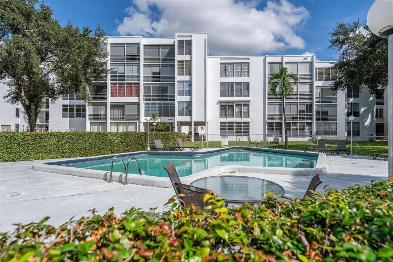 6923 Cypress Rd, Unit C12, Plantation, FL 33317 Photo