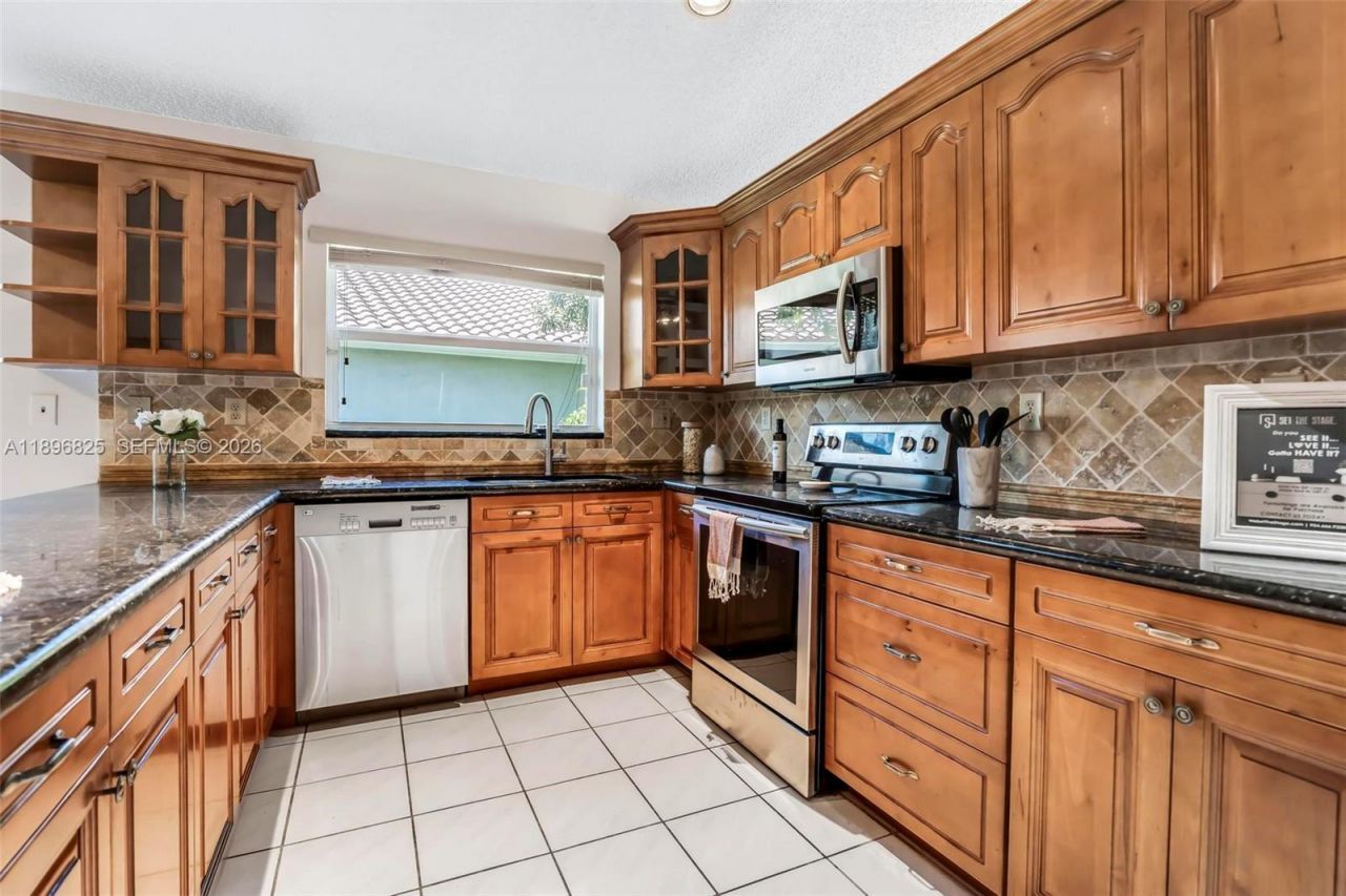 1181 NW 173rd Ave, Pembroke Pines, FL 33029 Photo