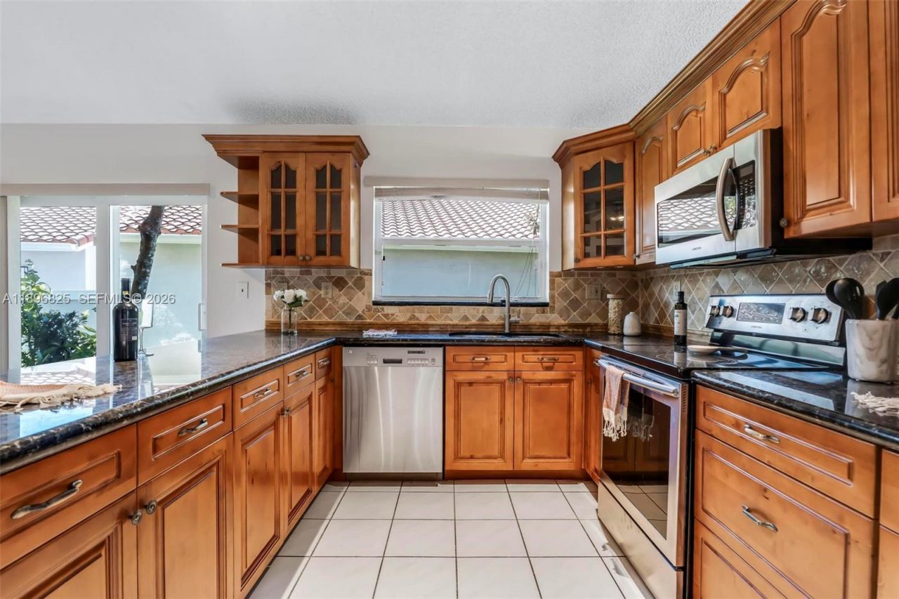 1181 NW 173rd Ave, Pembroke Pines, FL 33029 Photo