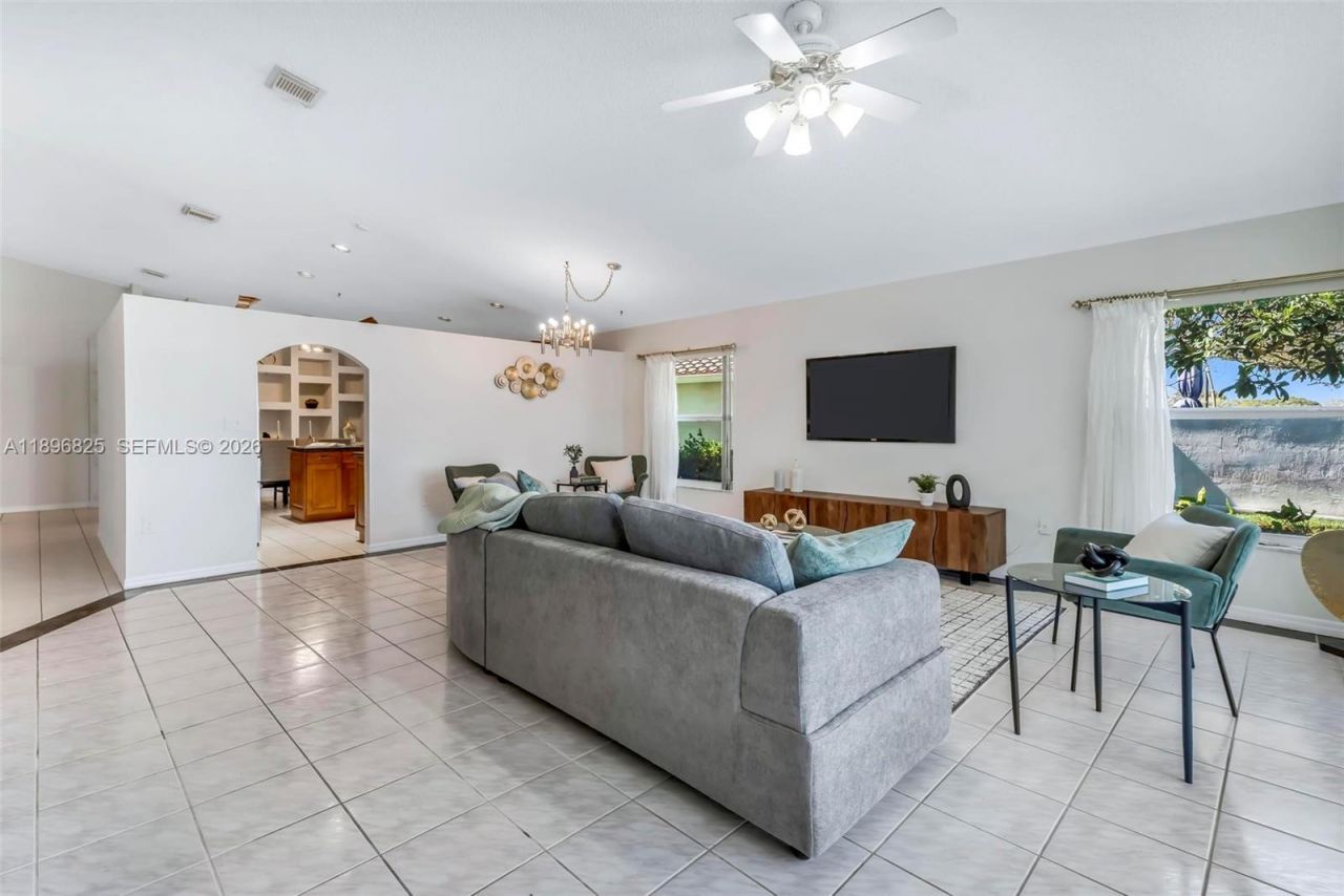 1181 NW 173rd Ave, Pembroke Pines, FL 33029 Photo