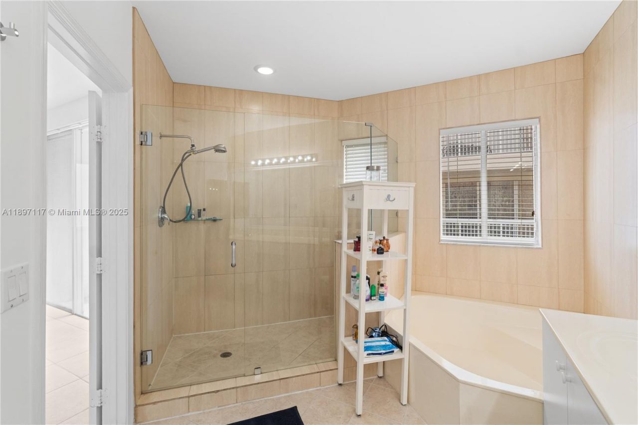 21396 Marina Cove Cir, Unit 17-J, Aventura, FL 33180 Photo