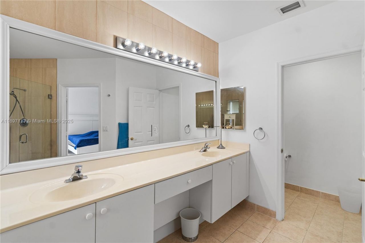 21396 Marina Cove Cir, Unit 17-J, Aventura, FL 33180 Photo