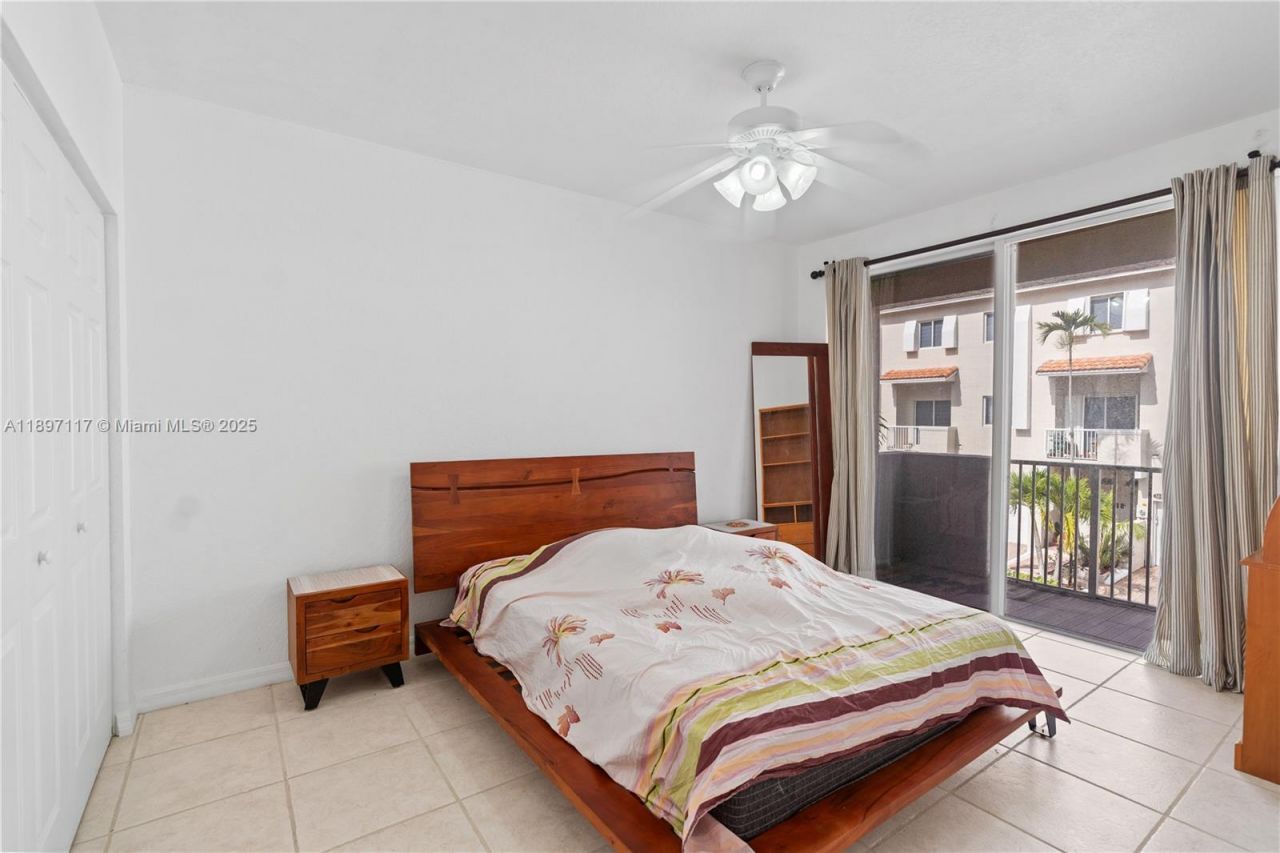 21396 Marina Cove Cir, Unit 17-J, Aventura, FL 33180 Photo