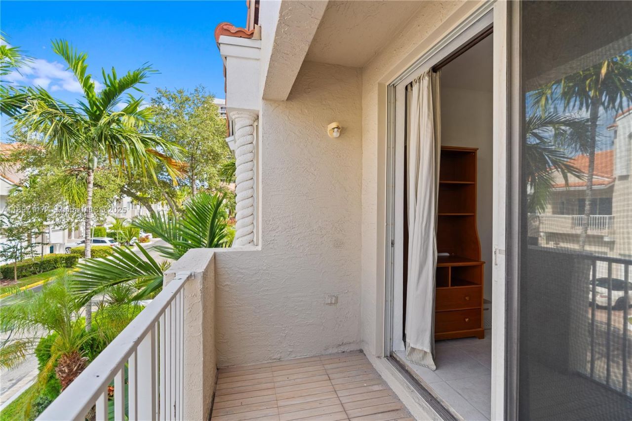 21396 Marina Cove Cir, Unit 17-J, Aventura, FL 33180 Photo