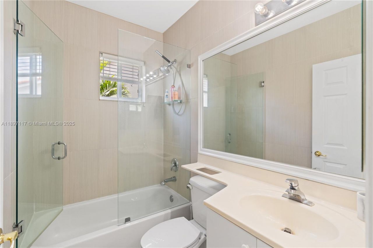 21396 Marina Cove Cir, Unit 17-J, Aventura, FL 33180 Photo