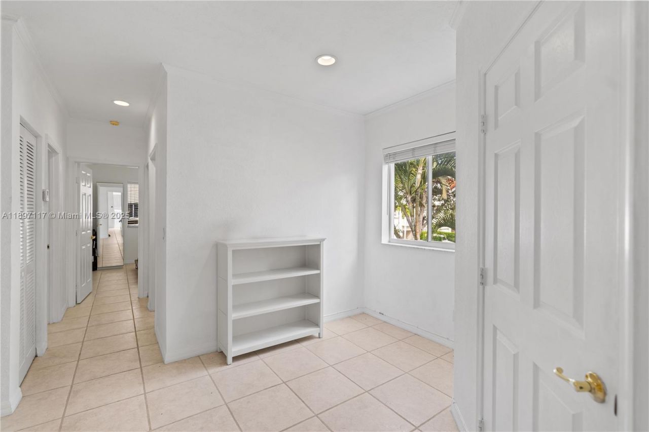 21396 Marina Cove Cir, Unit 17-J, Aventura, FL 33180 Photo