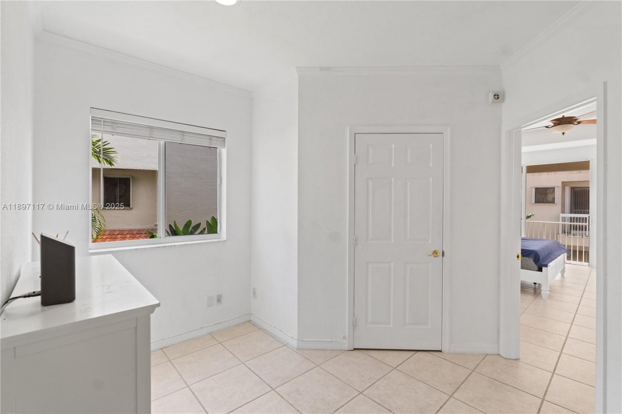 21396 Marina Cove Cir, Unit 17-J, Aventura, FL 33180 Photo