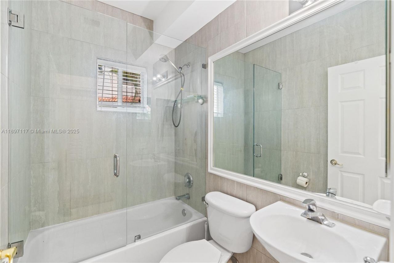 21396 Marina Cove Cir, Unit 17-J, Aventura, FL 33180 Photo