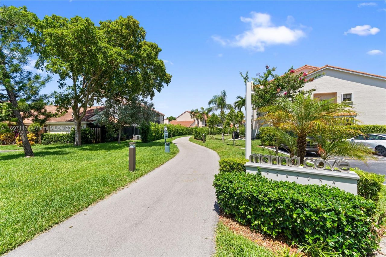 21396 Marina Cove Cir, Unit 17-J, Aventura, FL 33180 Photo