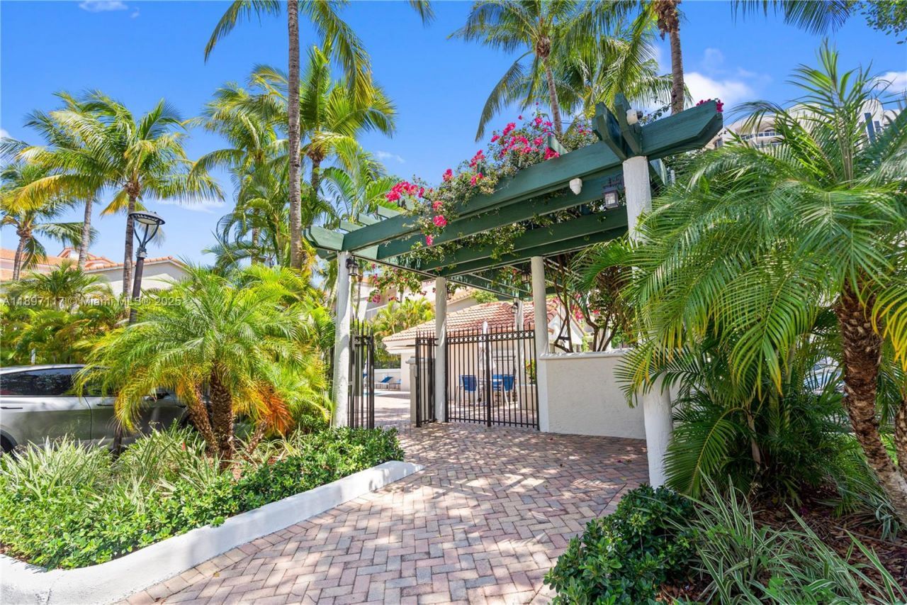 21396 Marina Cove Cir, Unit 17-J, Aventura, FL 33180 Photo