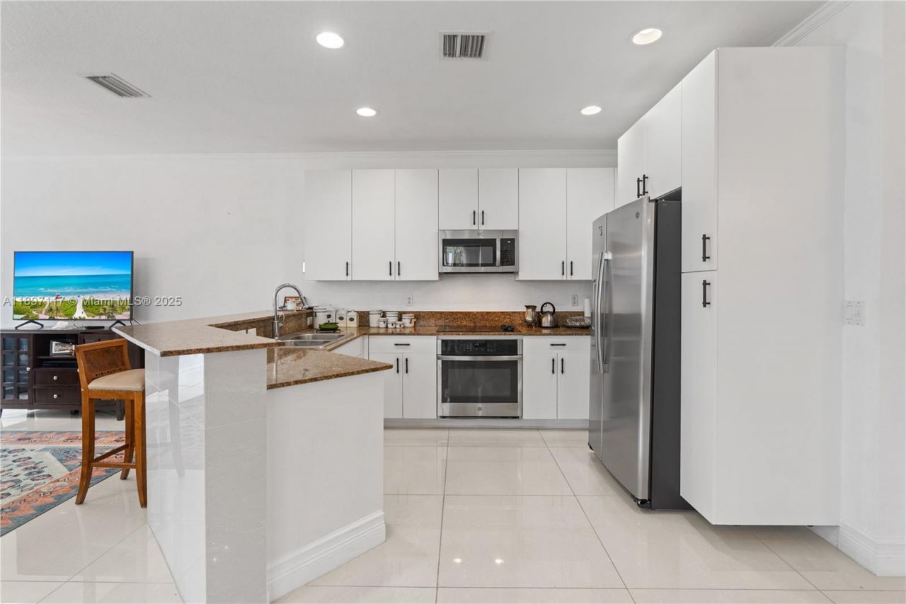 21396 Marina Cove Cir, Unit 17-J, Aventura, FL 33180 Photo