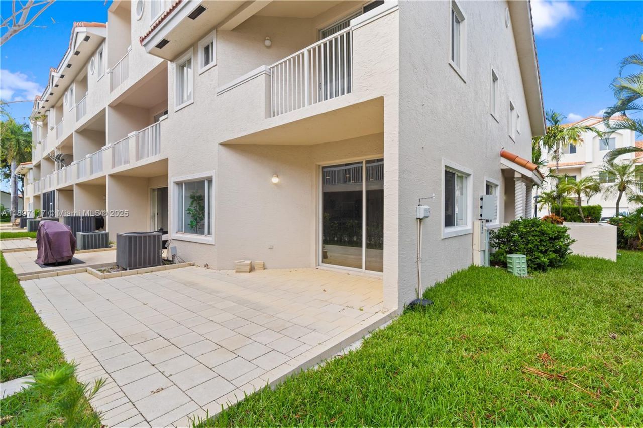 21396 Marina Cove Cir, Unit 17-J, Aventura, FL 33180 Photo