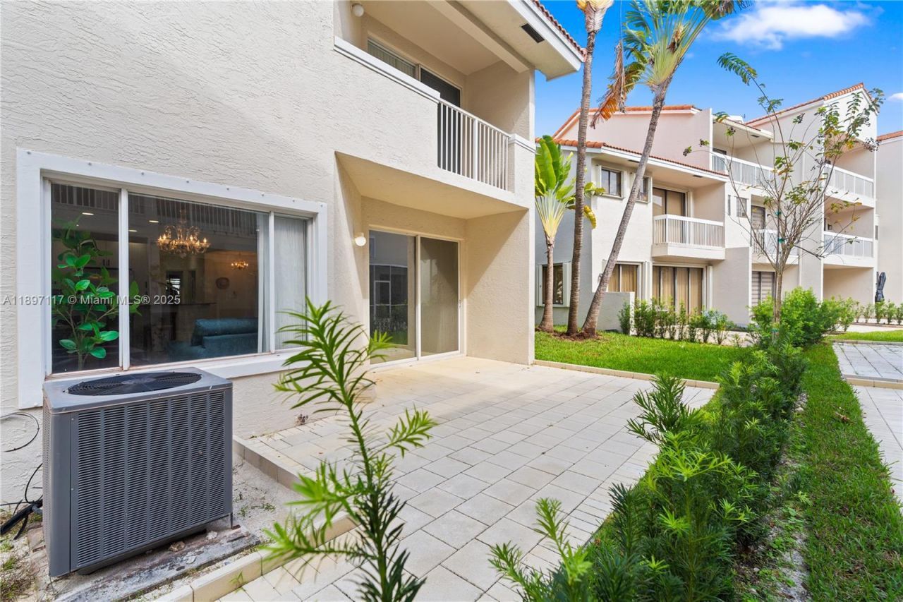 21396 Marina Cove Cir, Unit 17-J, Aventura, FL 33180 Photo