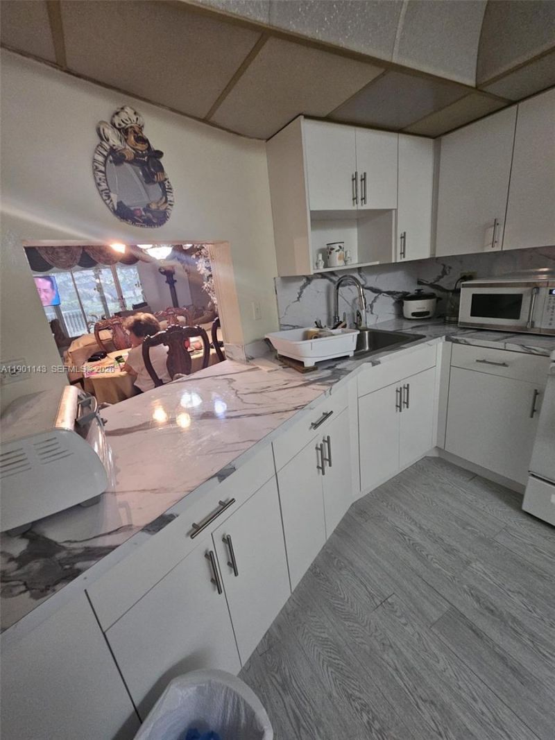 1670 NE 191st St, Unit 109-3, Miami, FL 33179 Photo