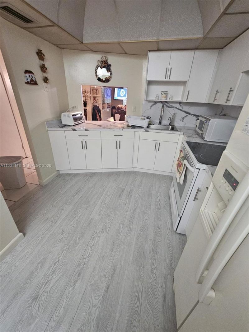 1670 NE 191st St, Unit 109-3, Miami, FL 33179 Photo