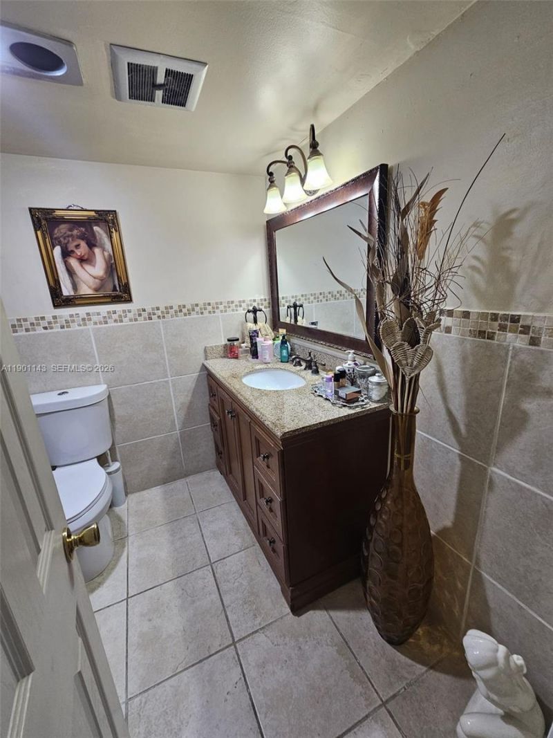 1670 NE 191st St, Unit 109-3, Miami, FL 33179 Photo