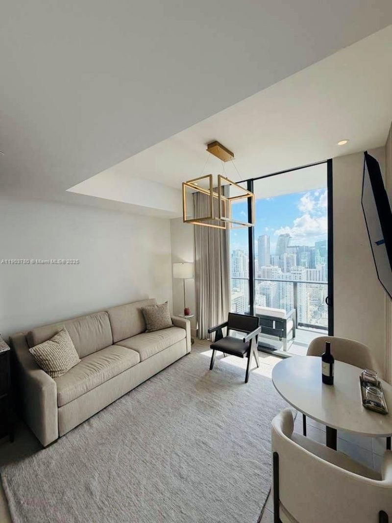 159 NE 6th St, Unit PH5014, Miami, FL 33132 Photo