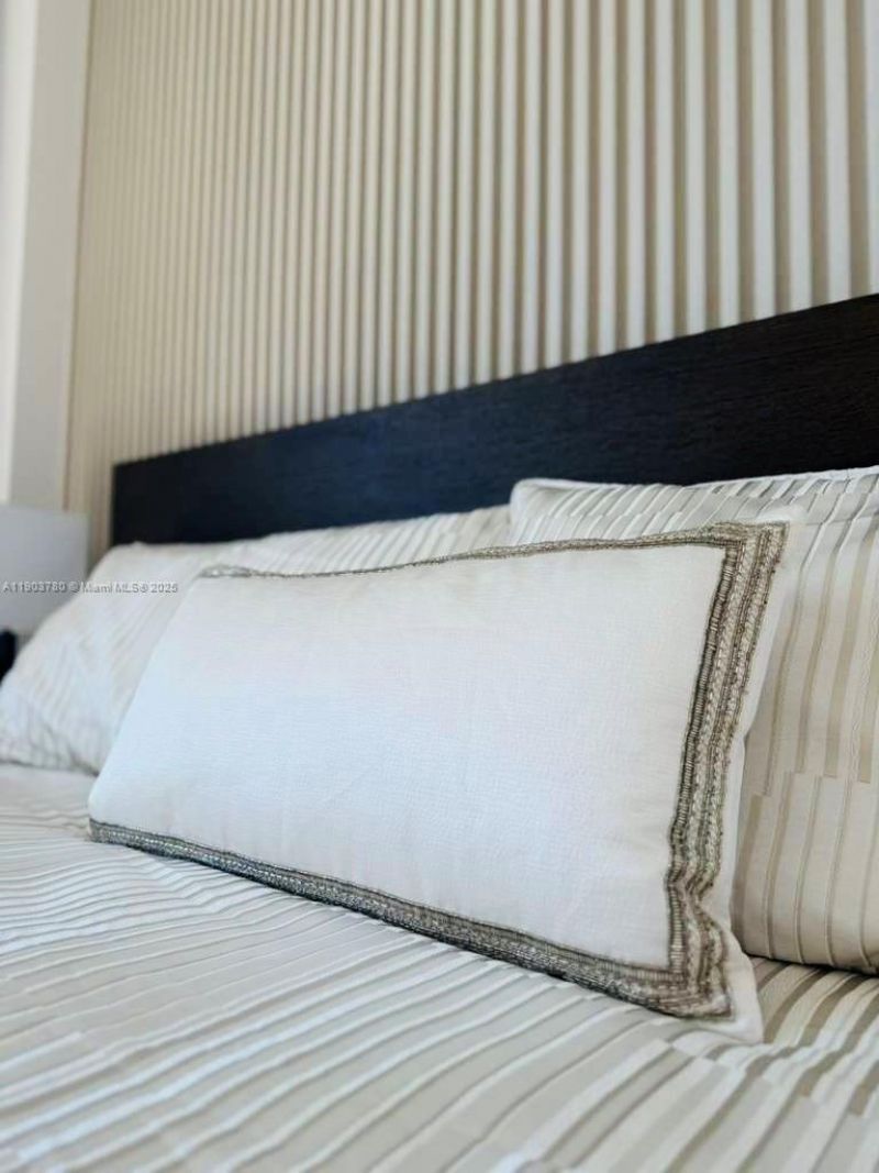 159 NE 6th St, Unit PH5014, Miami, FL 33132 Photo