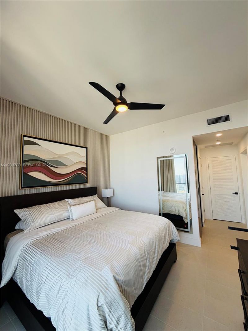 159 NE 6th St, Unit PH5014, Miami, FL 33132 Photo