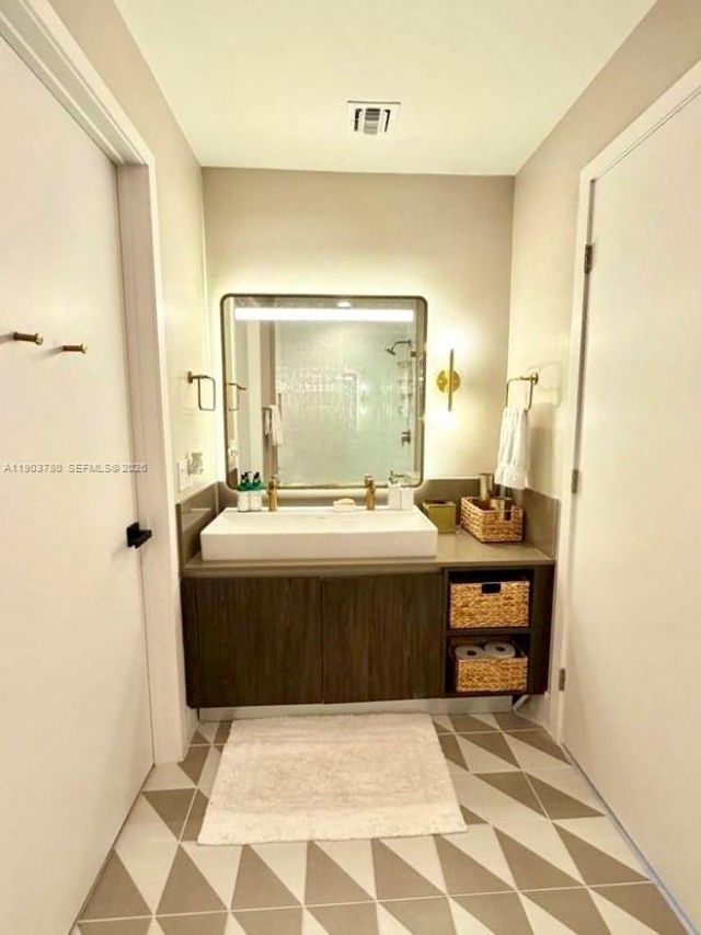 159 NE 6th St, Unit PH5014, Miami, FL 33132 Photo