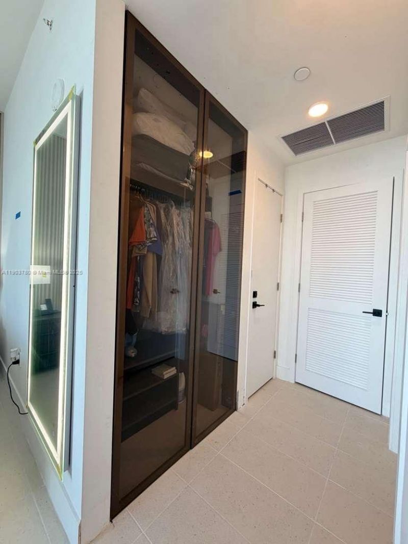 159 NE 6th St, Unit PH5014, Miami, FL 33132 Photo