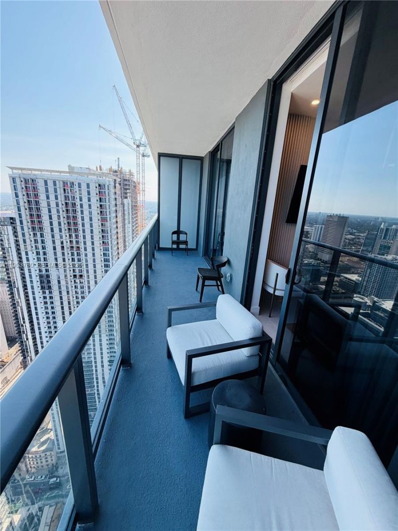 159 NE 6th St, Unit PH5014, Miami, FL 33132 Photo