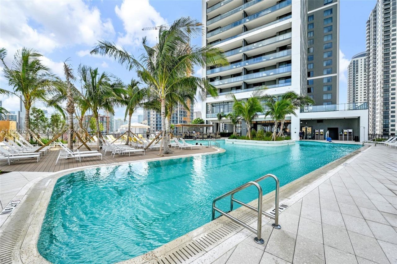 159 NE 6th St, Unit PH5014, Miami, FL 33132 Photo