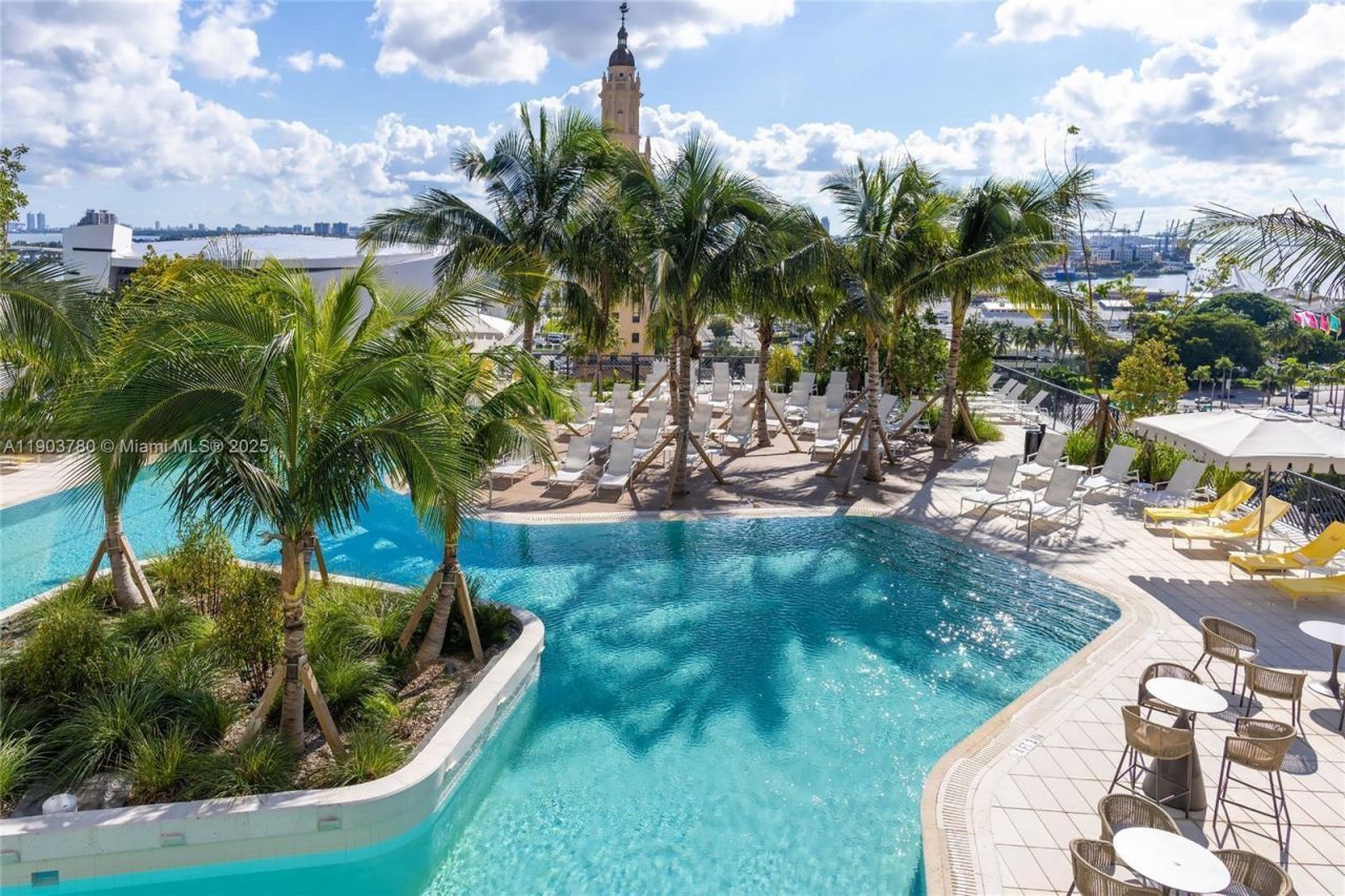 159 NE 6th St, Unit PH5014, Miami, FL 33132 Photo