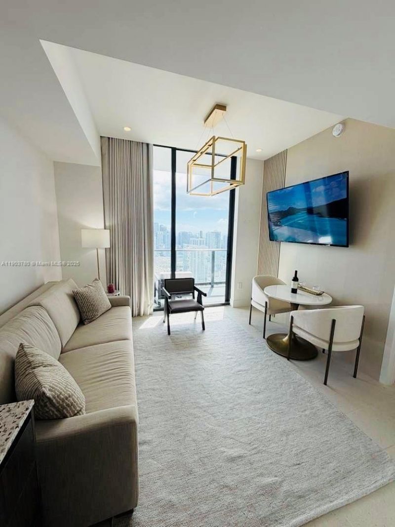 159 NE 6th St, Unit PH5014, Miami, FL 33132 Photo