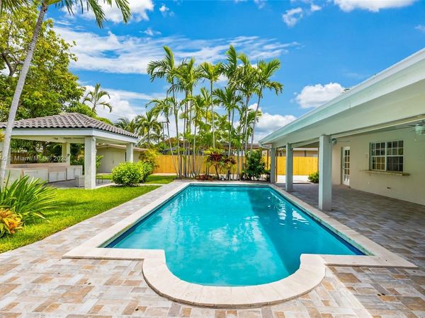 13820 SW 82nd Ave, Palmetto Bay, FL 33158