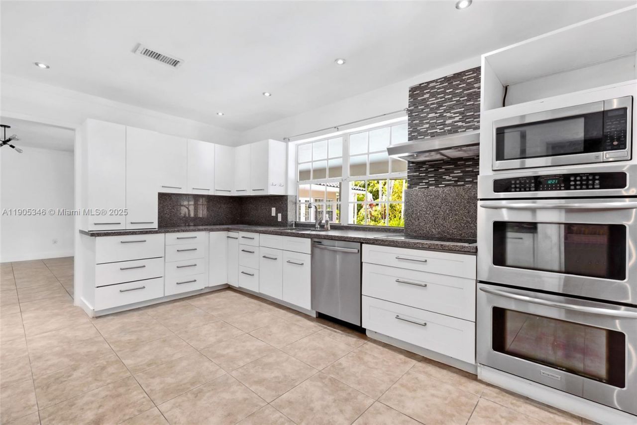 13820 SW 82nd Ave, Palmetto Bay, FL 33158 Photo