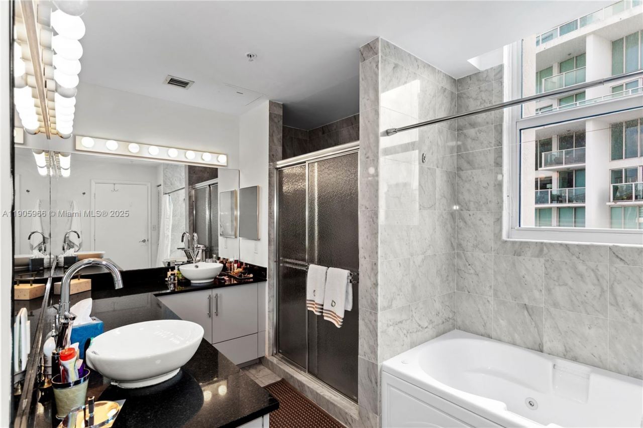 31 SE 5th St, Unit 4018, Miami, FL 33131 Photo