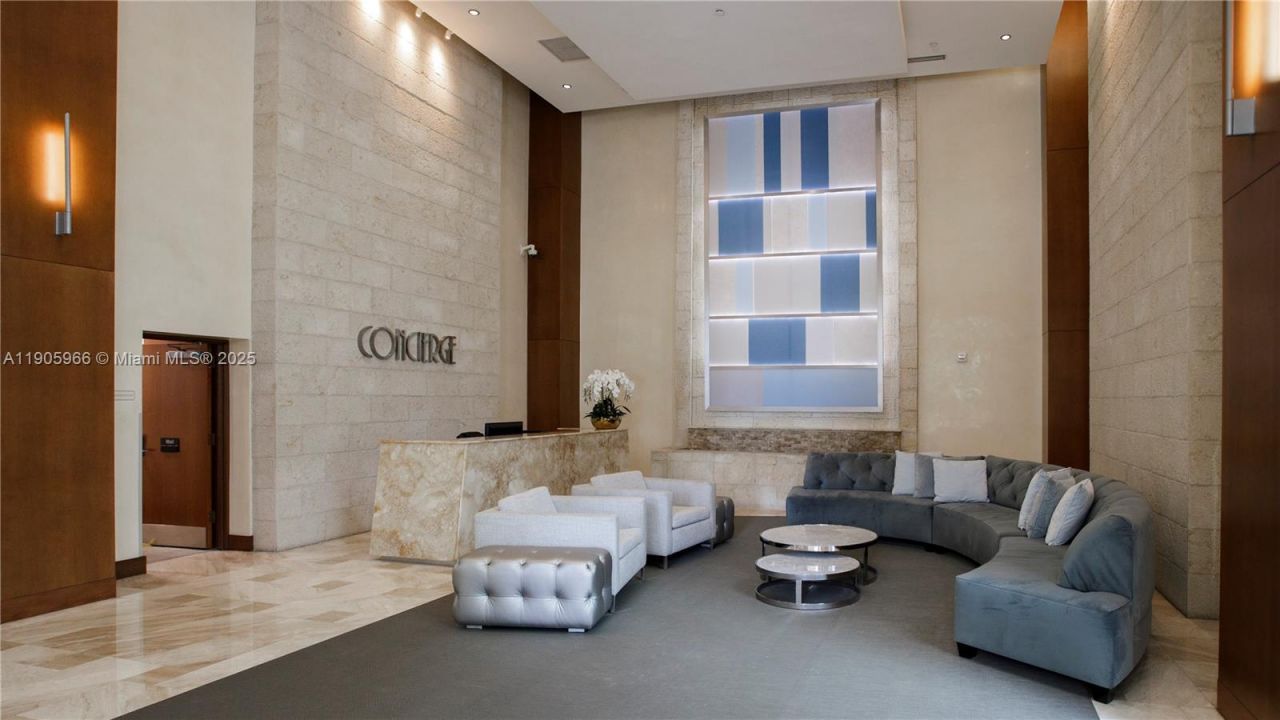 31 SE 5th St, Unit 4018, Miami, FL 33131 Photo