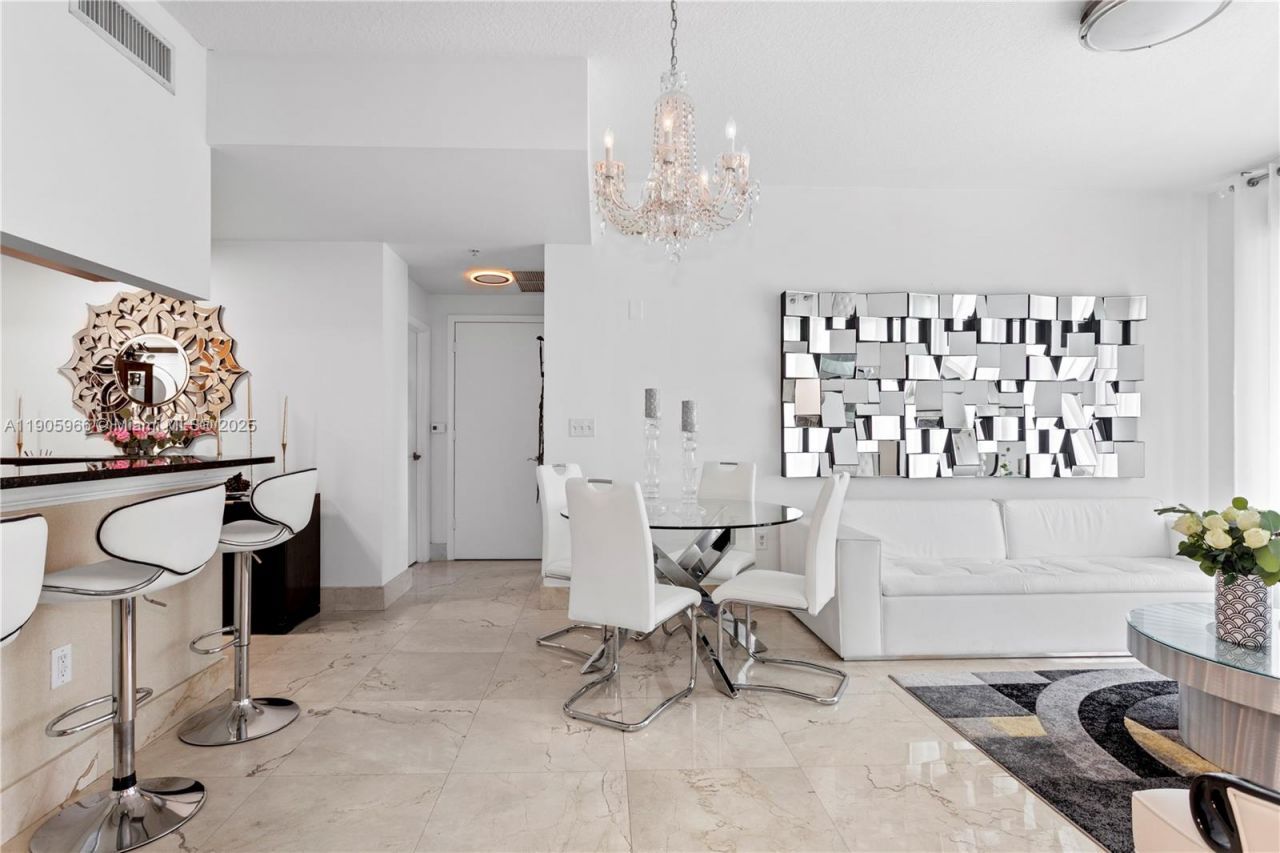 31 SE 5th St, Unit 4018, Miami, FL 33131 Photo