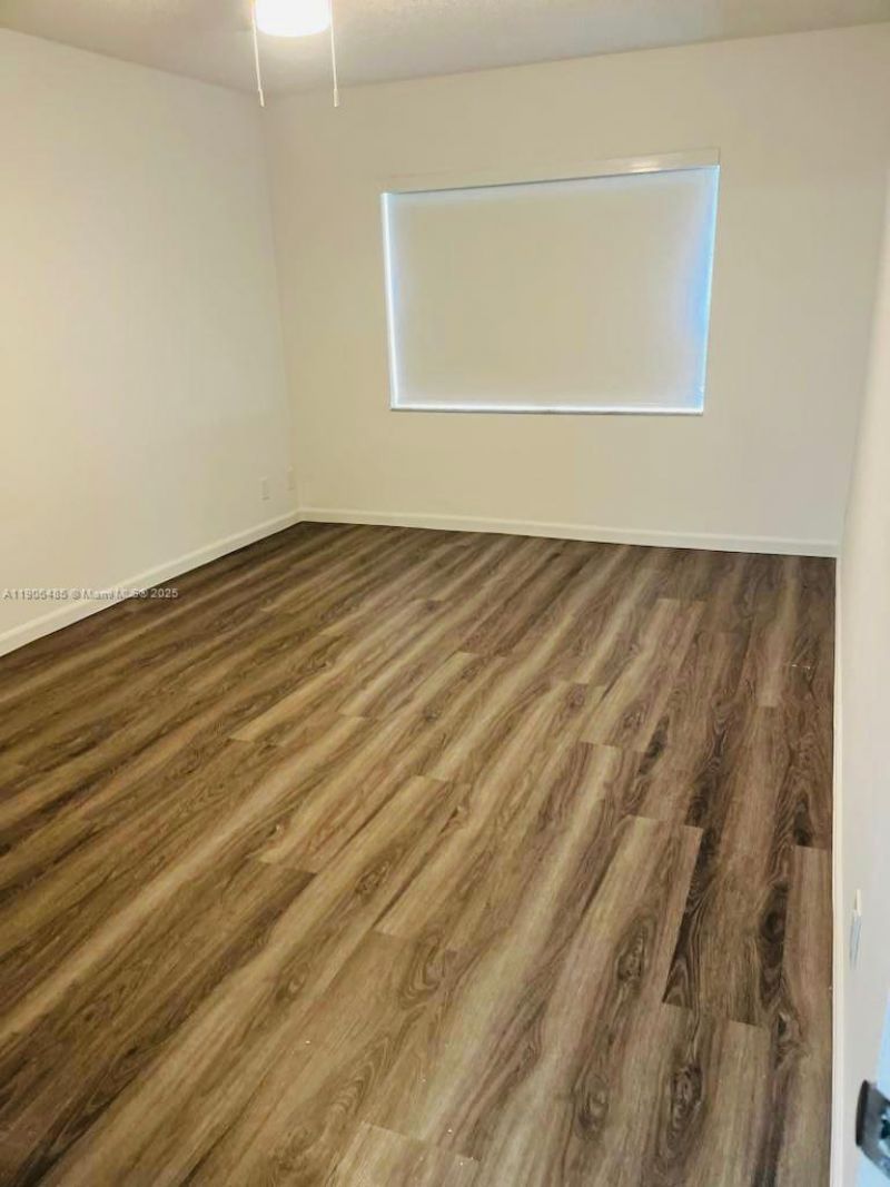 8290 Lake Dr, Unit 216, Doral, FL 33166 Photo