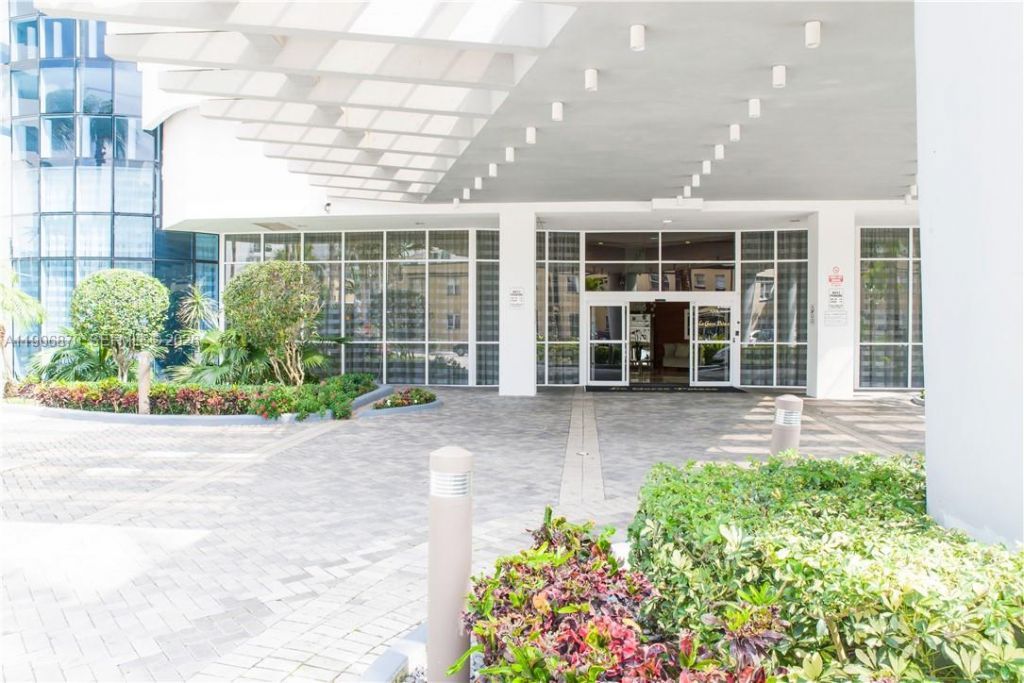 6301 Collins Ave, Unit 1402, Miami Beach, FL 33141 Photo