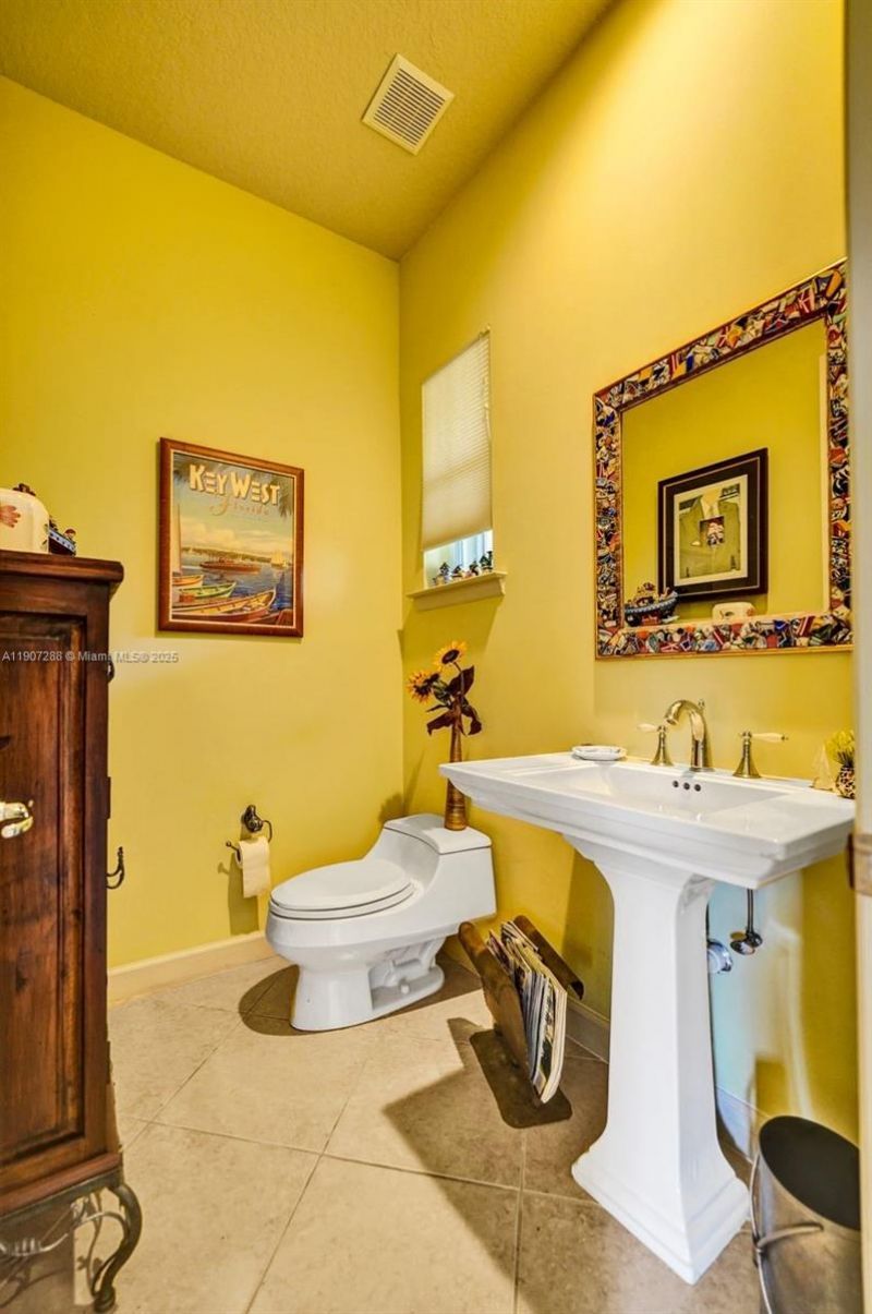 1385 Harbor Vw E, Hollywood, FL 33019 Photo