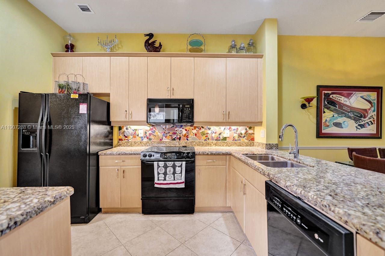 1385 Harbor Vw E, Hollywood, FL 33019 Photo