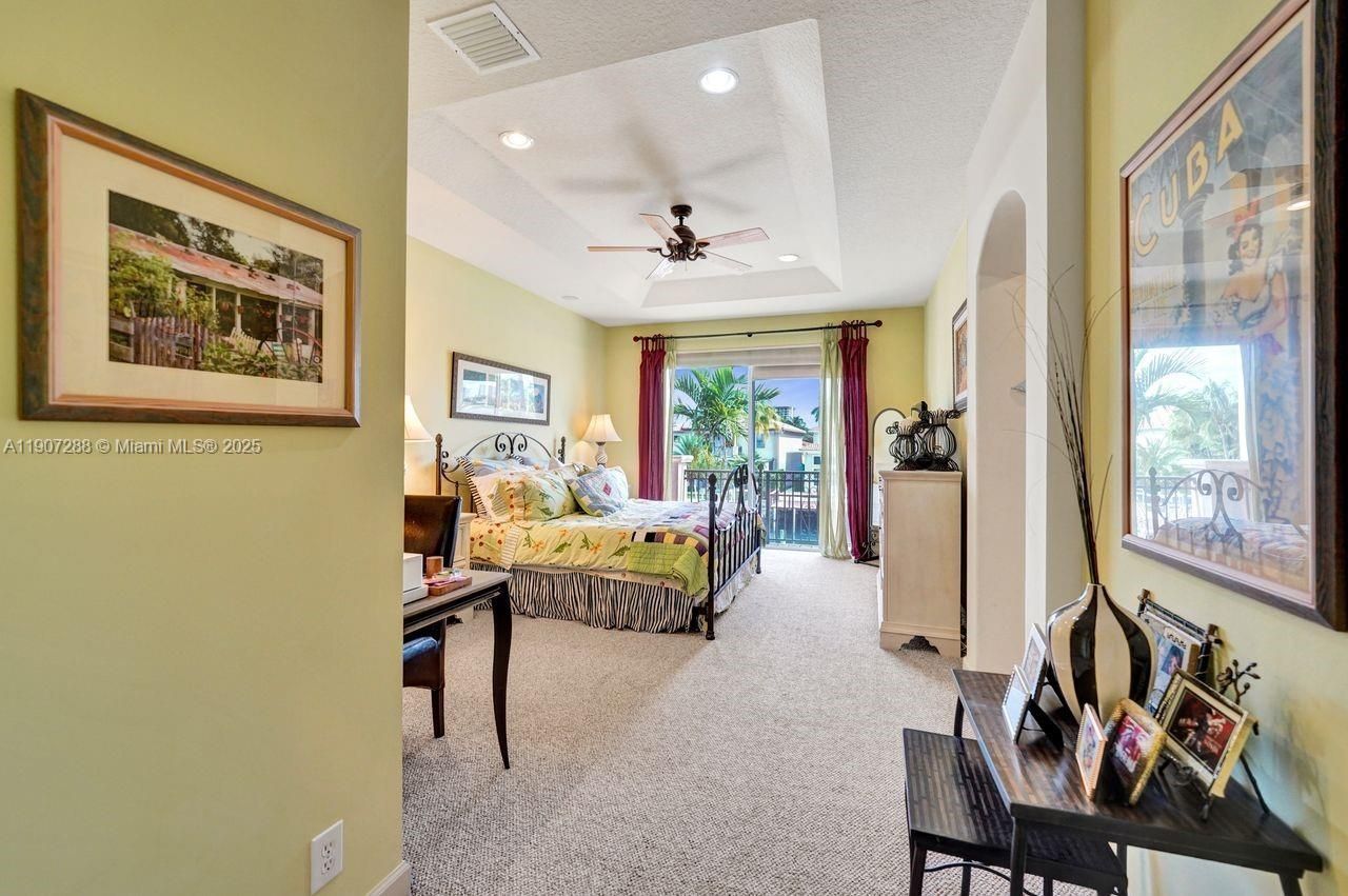 1385 Harbor Vw E, Hollywood, FL 33019 Photo