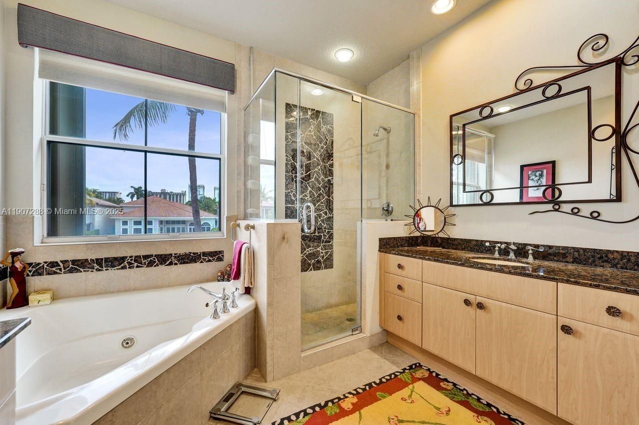 1385 Harbor Vw E, Hollywood, FL 33019 Photo