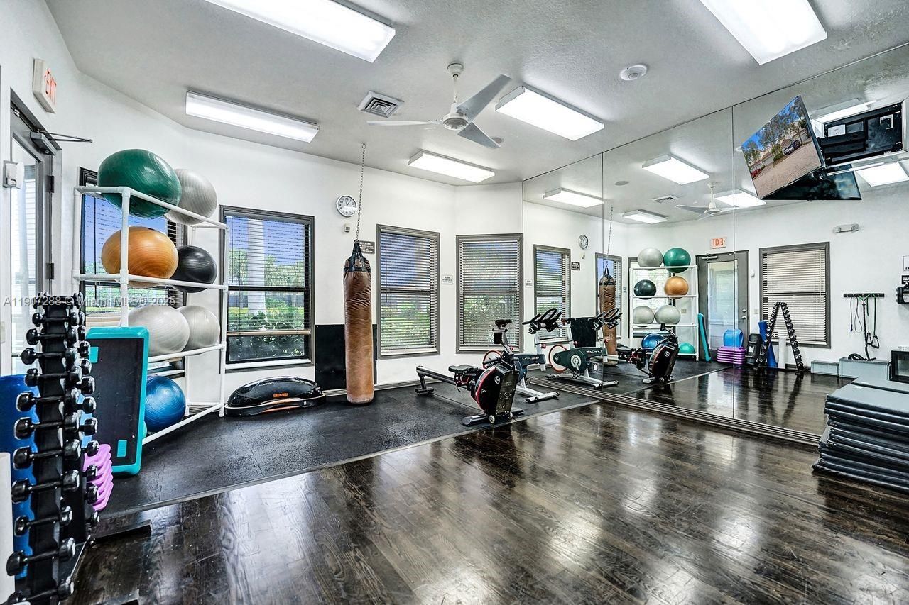 1385 Harbor Vw E, Hollywood, FL 33019 Photo