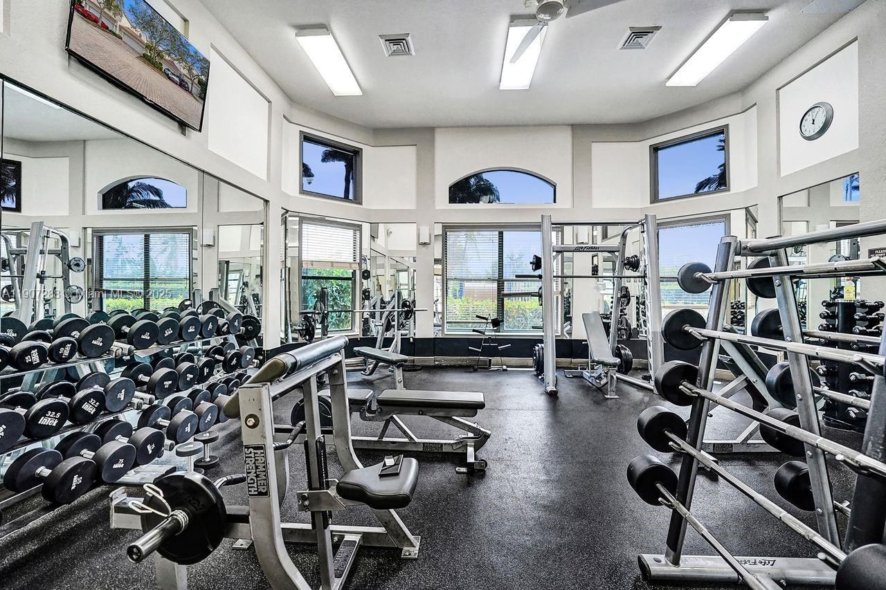 1385 Harbor Vw E, Hollywood, FL 33019 Photo