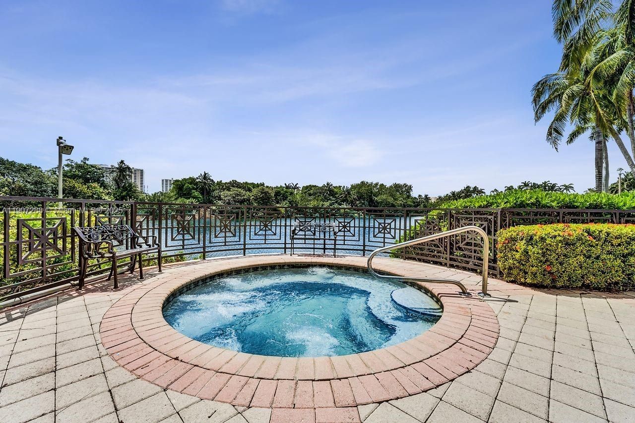 1385 Harbor Vw E, Hollywood, FL 33019 Photo