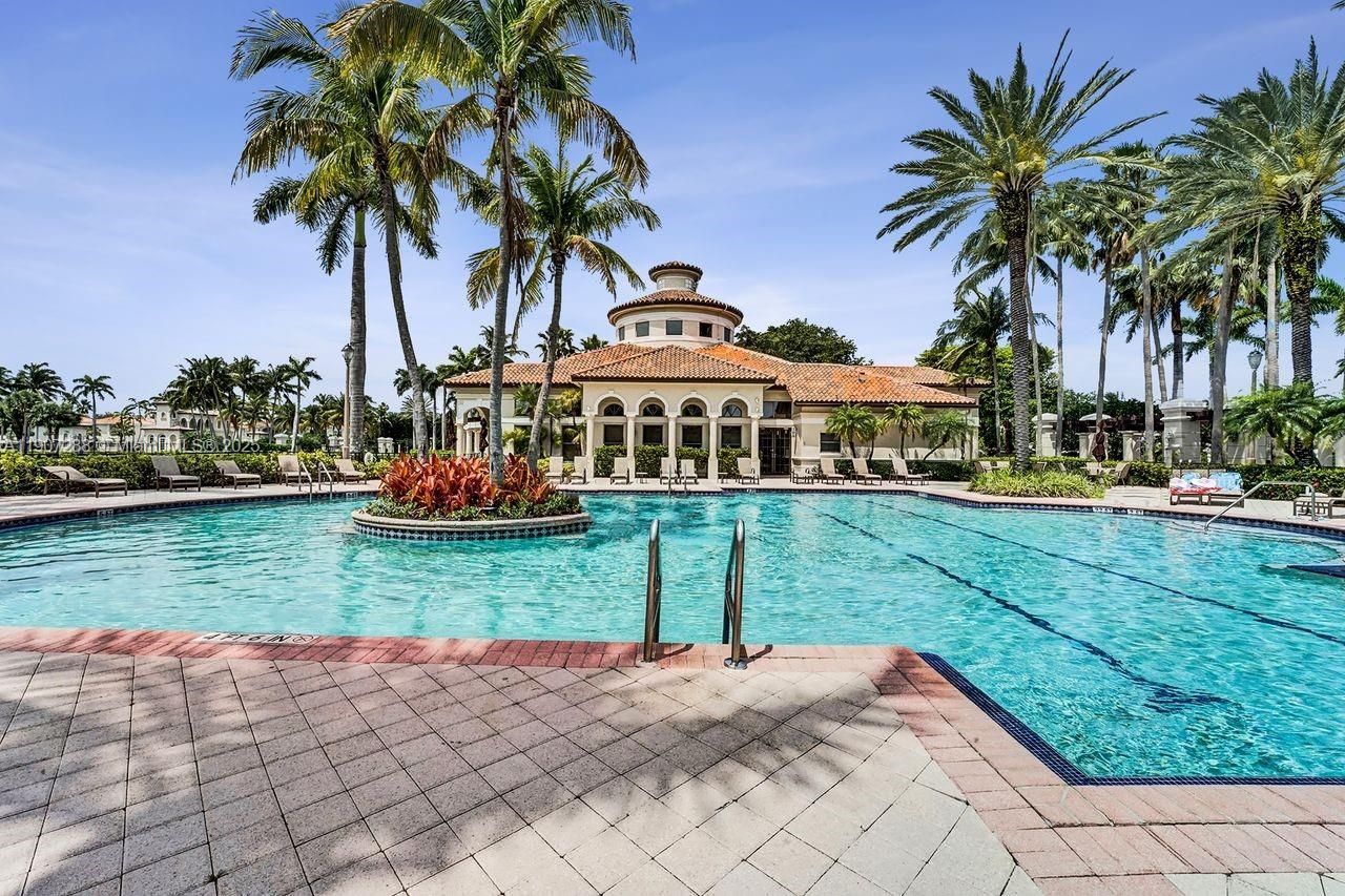 1385 Harbor Vw E, Hollywood, FL 33019 Photo