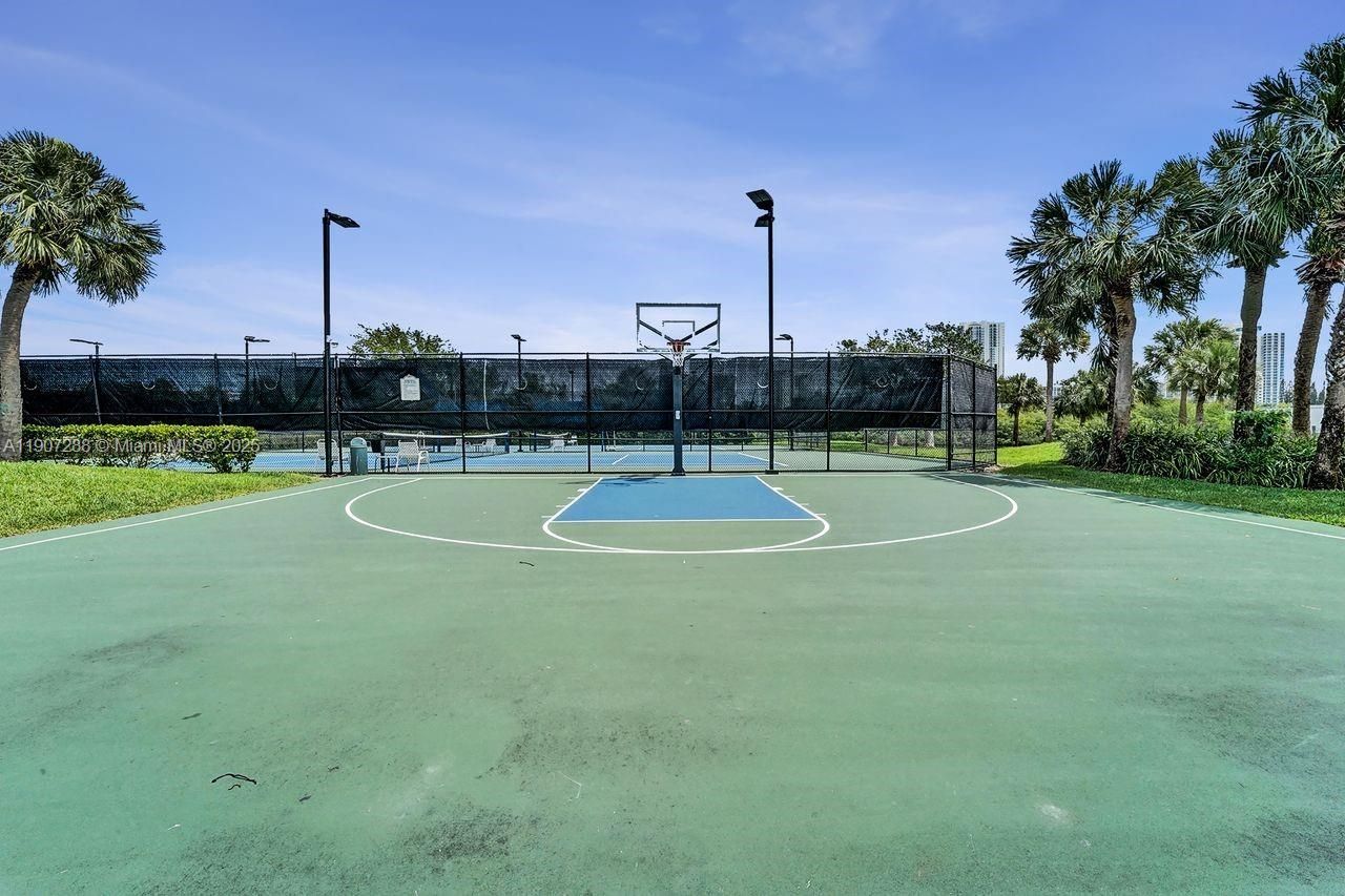 1385 Harbor Vw E, Hollywood, FL 33019 Photo