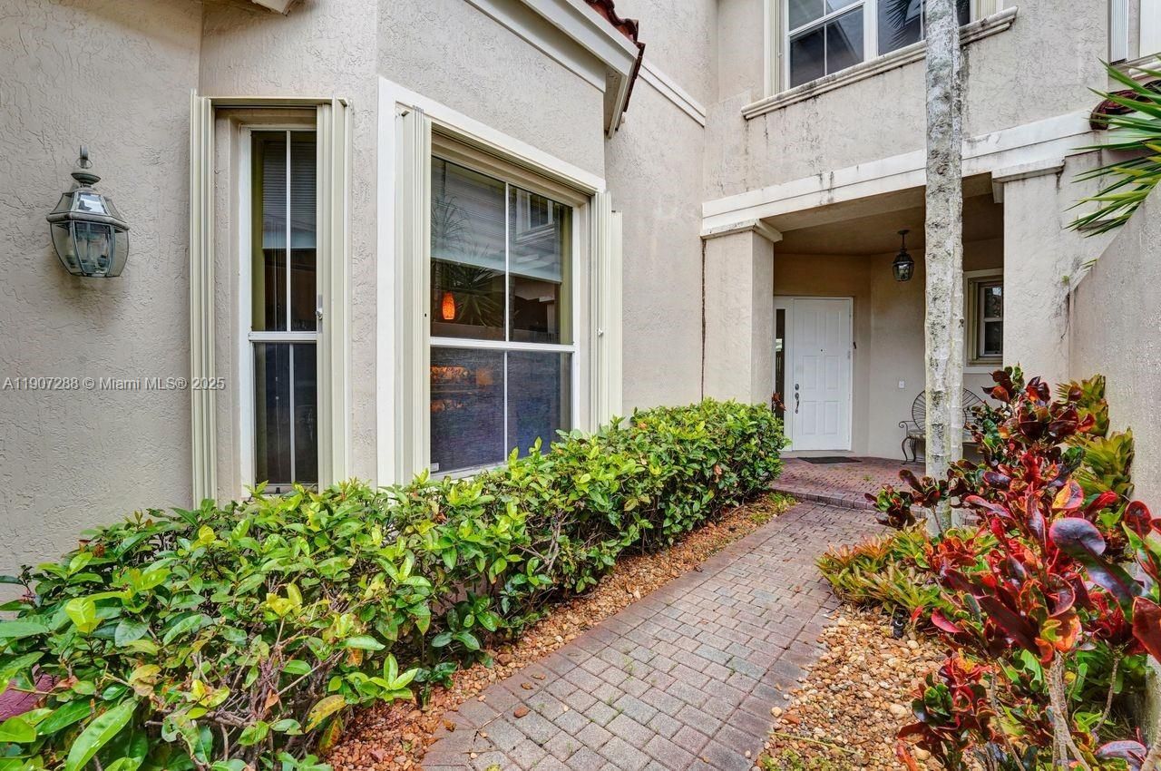 1385 Harbor Vw E, Hollywood, FL 33019 Photo