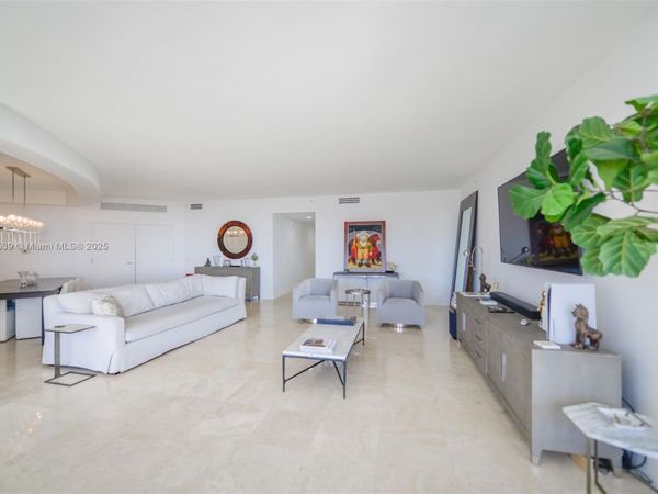 21050 Point Pl, Unit 702, Aventura, FL 33180