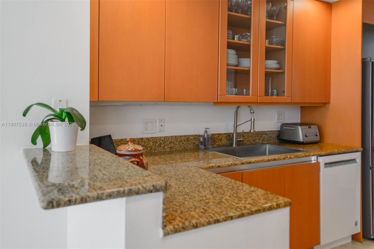 21050 Point Pl, Unit 702, Aventura, FL 33180 Photo